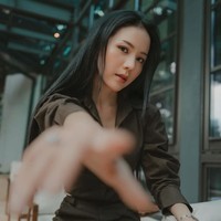 Meski sudah memiliki 2 orang anak namun penampilan Agnes masih tampak menawan. Memiliki gaya stylish, penampilannya kerap dibanjiri pujian netizen. Foto: Instagram/@agnes_jennifer