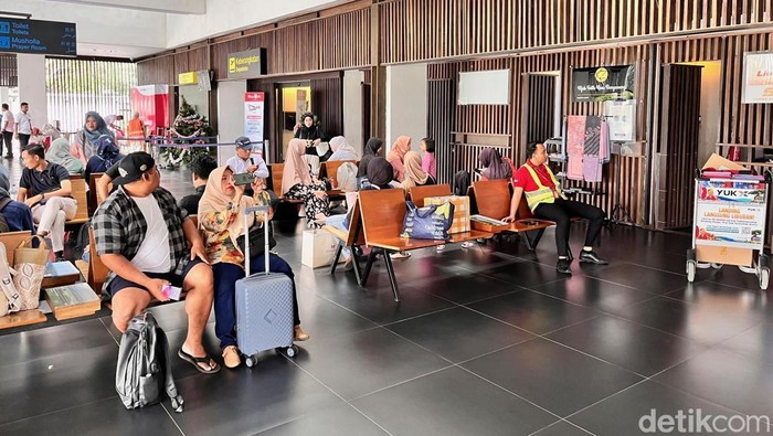 Aktivitas penerbangan di Bandara Blimbingsari Banyuwangi