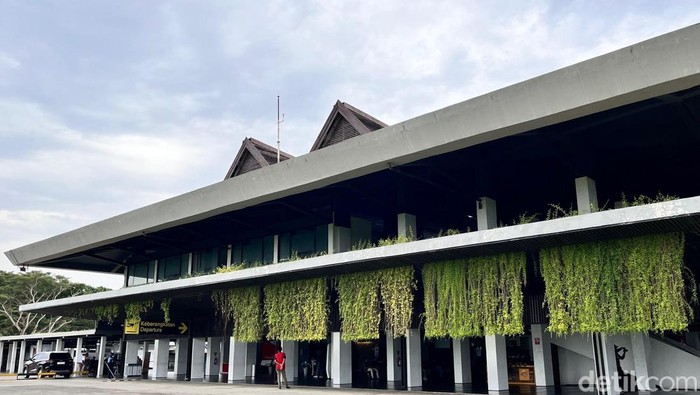 Aktivitas penerbangan di Bandara Blimbingsari Banyuwangi
