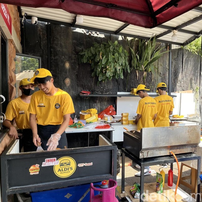 Bikin Penasaran! Begini Menu dan Suasana Aldis Burger Milik Aldi Taher