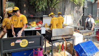 Bikin Penasaran! Begini Menu dan Suasana Aldi's Burger Milik Aldi Taher