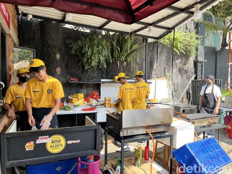 Bikin Penasaran! Begini Menu dan Suasana Aldis Burger Milik Aldi Taher