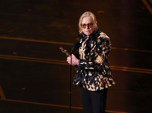 Penantian 40 Tahun Amy Madigan Berujung Manis di Oscar
