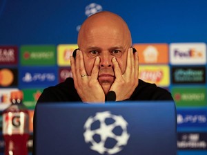 Ada Petisi Tuntut Arne Slot Dipecat, Sudah Diteken Jutaan Fans!
