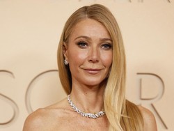 Gaya Berisiko Gwyneth Paltrow di Oscar, Pakai Gaun Berbelahan Super Tinggi