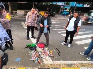 Polisi Amankan Puluhan Remaja Konvoi di Jakbar, Petasan hingga Samurai Disita