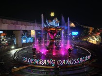 Keindahan Bundaran Air Mancur Tugu Cempako Telok di Palembang