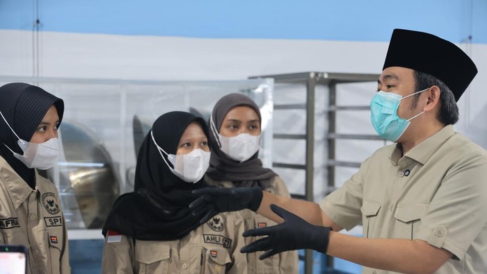 Bupati Jember M Fawait saat kunjungi SPPG Curahlele Balung