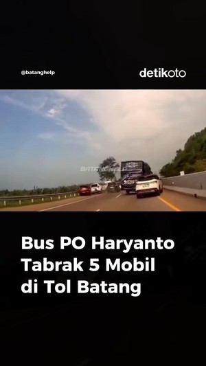 Video Bus PO Haryanto Tabrak 5 Mobil di Tol Batang