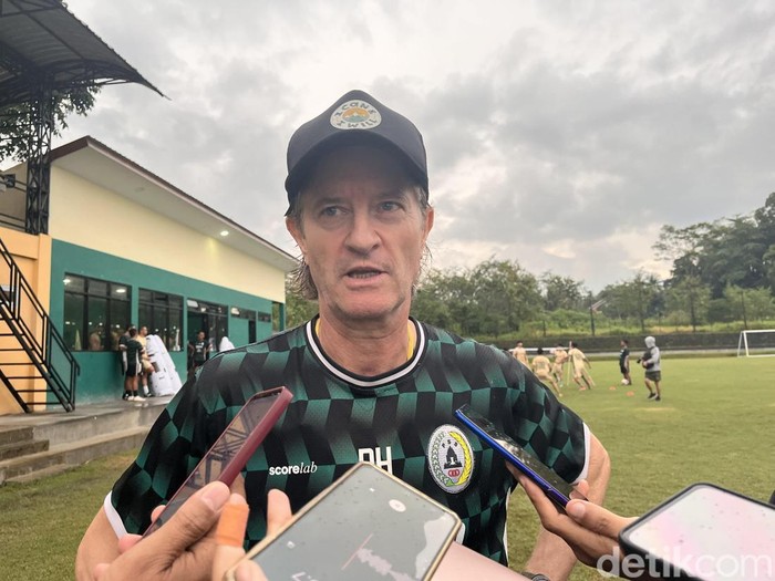 Direktur Teknik PSS Sleman, Pieter Huistra di Lapangan Pakembinangun, Sleman, Senin (18/3/2026).