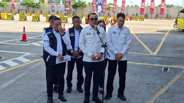 Dirut ASDP Indonesia Ferry Heru Widodo (Bicara menggunakan mic)-(Arief/detikcom)