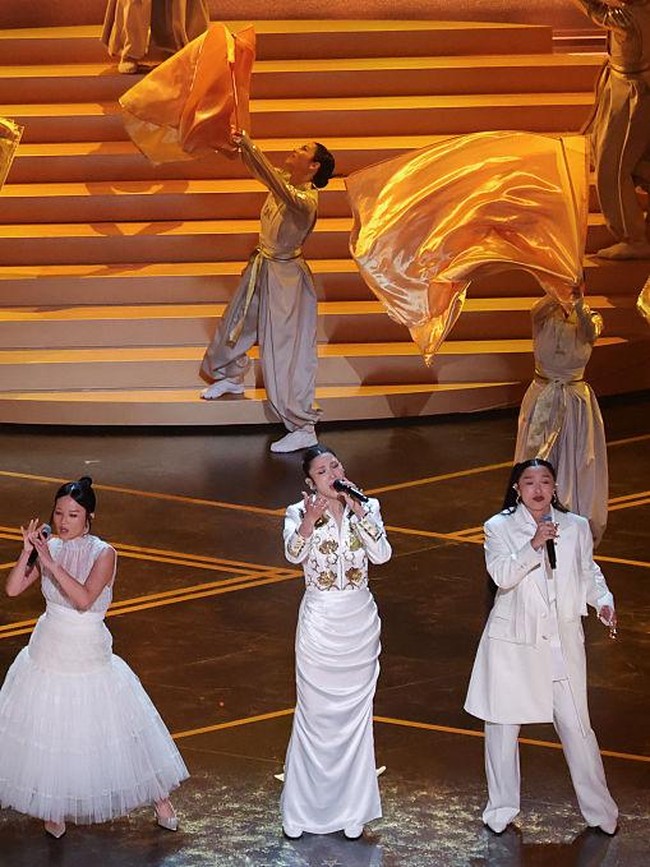 Momen HUNTR/X di Oscar: Perform Golden-Speech Kepotong Iklan