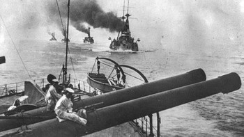 Armada Jepang di lepas pantai Tiongkok pada tahun 1914. Foto: Historicflix