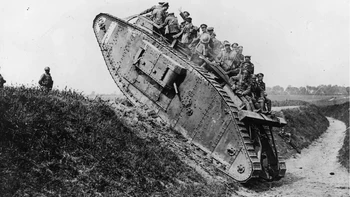 Tank digunakan untuk menavigasi medan yang sulit. Foto: Historicflix