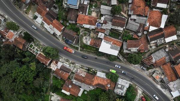 Foto Udara Arus Lalu Lintas Jalur Nagreg Jelang Puncak Mudik
