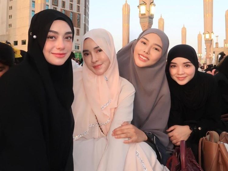 Gaya Kimberly Ryder hingga Celine Evangelista Umrah di Akhir Ramadan 2026