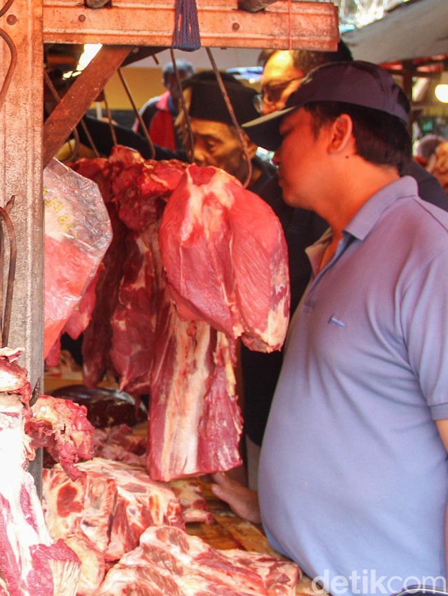 Harga Daging Sapi Naik Jelang Lebaran, Pasar Kramat Jati Tetap Ramai