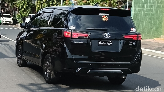Innova berpelat nyeleneh di Pamekasan