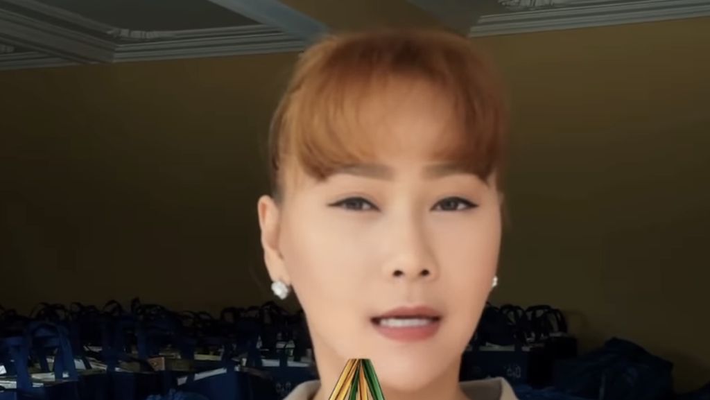 Momen Inul Daratista Gelar Ritual Berbagi Jelang Lebaran di Kampung Halaman