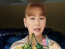 Momen Inul Daratista Gelar Ritual Berbagi Jelang Lebaran di Kampung Halaman