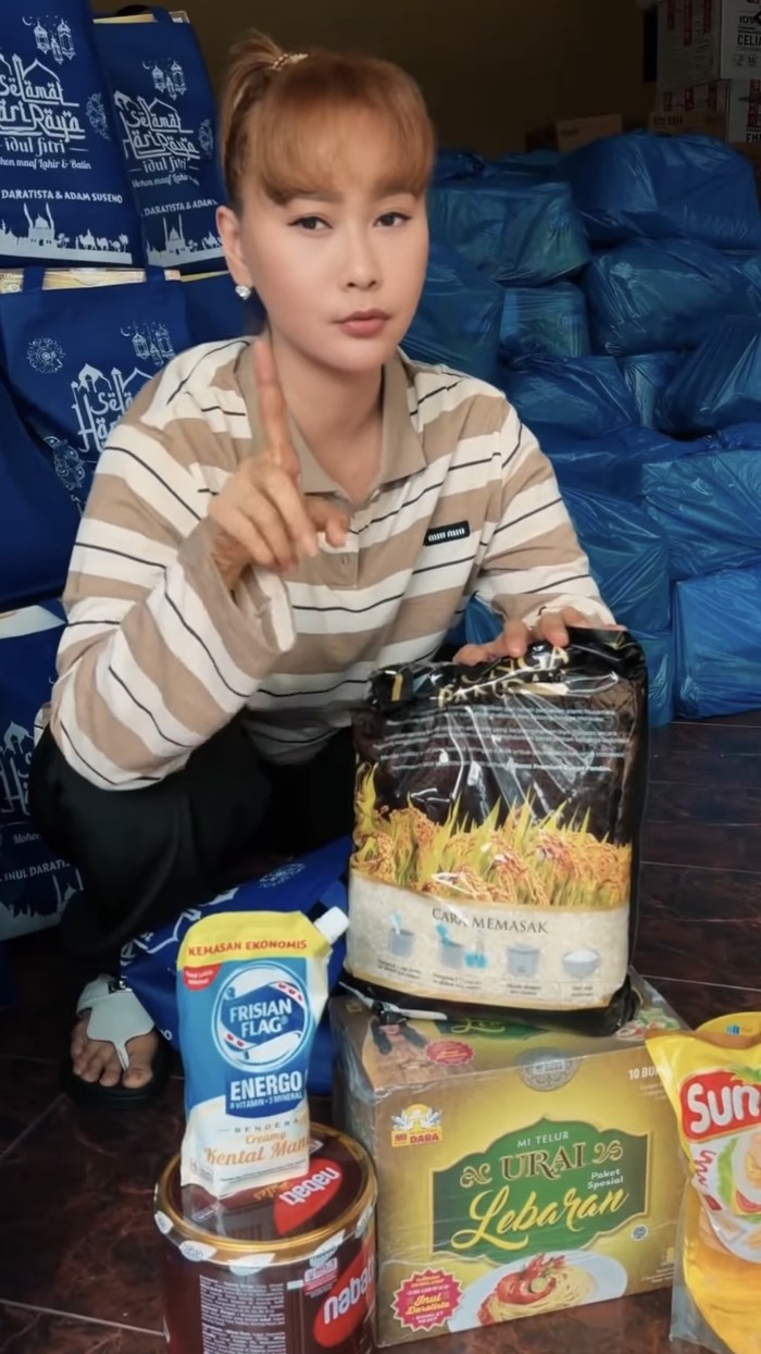 Momen Inul Daratista Gelar 'Ritual' Berbagi Jelang Lebaran di Kampung Halaman