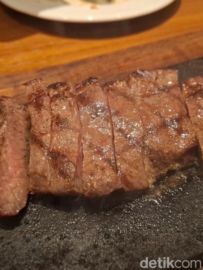 Begini Serunya Makan Steak Berkonsep Itameshi Pertama di Jakarta