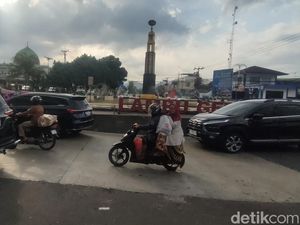 Jalan Rusak di Bundaran Tugu Gentur Cianjur Akhirnya Diperbaiki