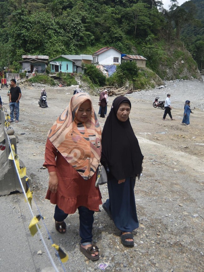 Jelang Lebaran, Penyintas Longsor Padang Panjang Kembali Cari Keluarga Hilang