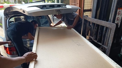 Jenazah PMI asal Buleleng, Desak Komang Ayu Gayatri, tiba di Bali, Minggu (15/3/2026). (Dok. Disnaker Buleleng)