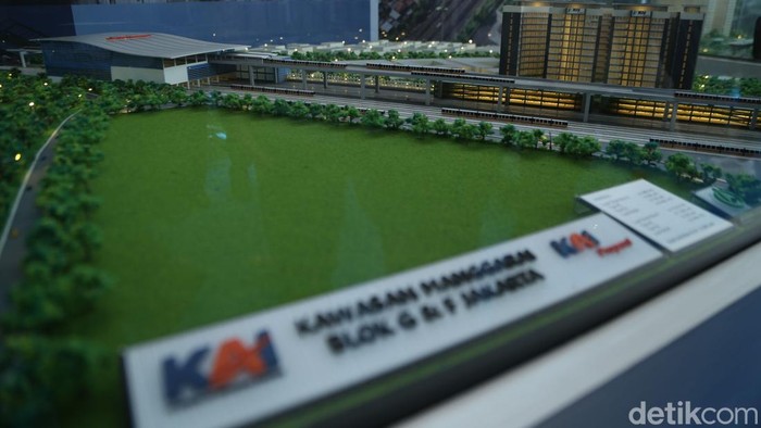 PT Kereta Api Indonesia (KAI) berencana membangun hunian vertikal di kawasan dekat Stasiun Manggarai, Jakarta Selatan. Proyek apartemen tersebut akan terdiri dari delapan tower dengan total sekitar 2.200 unit hunian yang ditargetkan rampung pada 2027