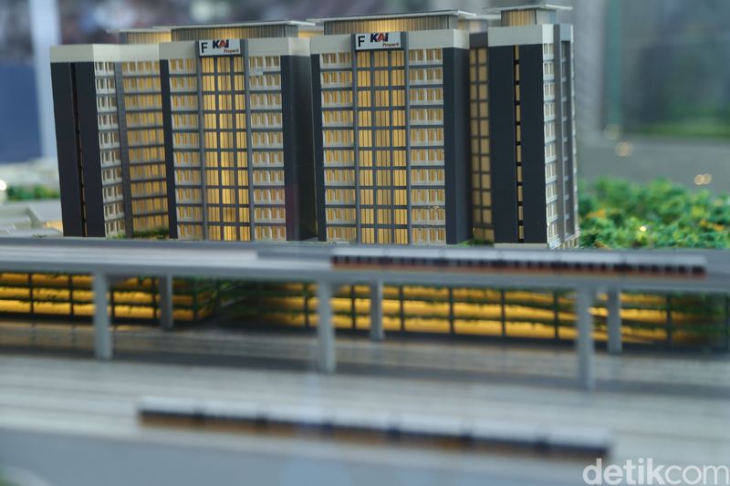 PT Kereta Api Indonesia (KAI) berencana membangun hunian vertikal di kawasan dekat Stasiun Manggarai, Jakarta Selatan. Proyek apartemen tersebut akan terdiri dari delapan tower dengan total sekitar 2.200 unit hunian yang ditargetkan rampung pada 2027.