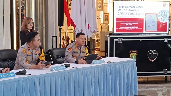 Kapolres Metro Jakarta Pusat Kombes Reynold Hutagalung dalam konferensi pers update kasus penyiraman air keras ke aktivis KontraS Andrie Yunus.