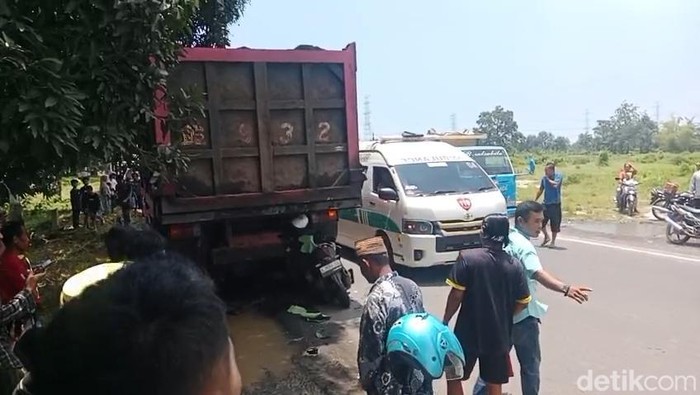 Kecelakaan di Pasuruan dosen tewas tabrak truk parkir sembarangan