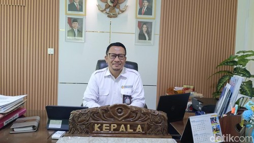 Kepala BKKN NTT, Dr. Faizal Fahmi, saat memberikan keterangannya kepada awak media, di ruang kerjanya, Senin (16/3/2026).