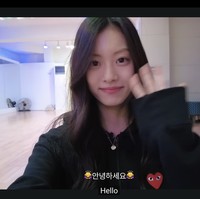 Mantan personel LE SSERAFIM, Kim Garam tampil kembali di hadapan publik melalui kanal YouTube pribadinya @garamonly. Terhitung sudah empat tahun sejak ia terseret skandal dan memutuskan hengkang dari grupnya. Foto: dok. YouTube @garamonly