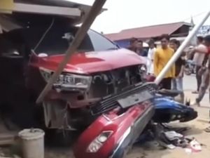 Pemotor Wanita Putar Balik Picu Kecelakaan Beruntun di Konawe Utara