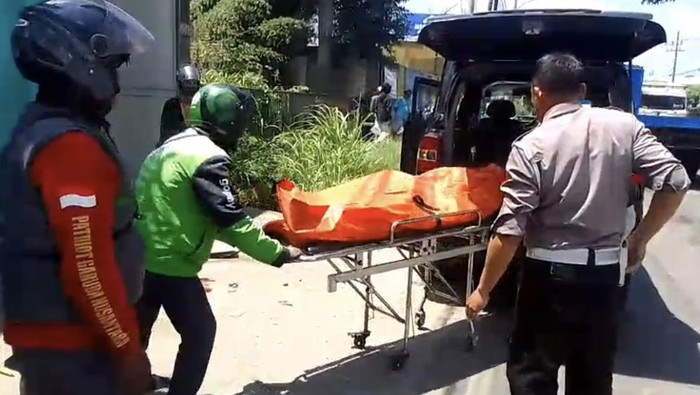 Korban tewas tabrak lari truk di Gresik