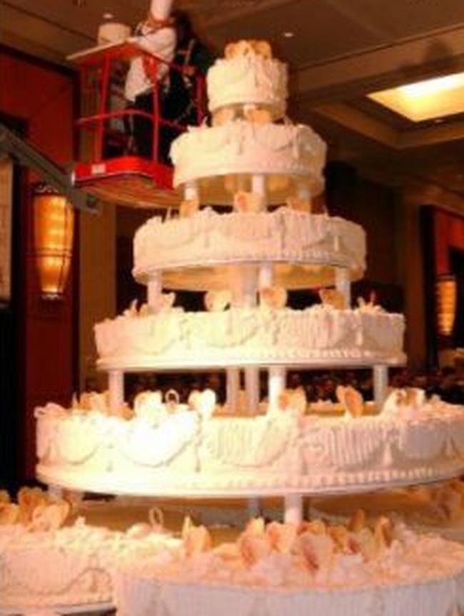 Wow! 9 Kue Megalodon Ini Ukurannya Melebihi Besarnya Manusia