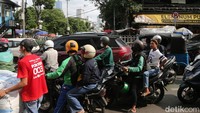 Kemacetan terjadi sejak persimpangan Jalan KS Tubun dan Jalan Jatibaru Raya menuju Kebon Jati sampai Jalan KH Mas Mansyur.  Foto: Andhika Prasetia/DetikFoto