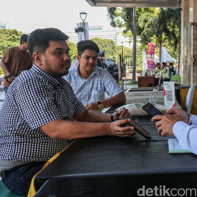 Layanan Zakat Fitrah di Masjid Istiqlal Mulai Ramai Didatangi Warga