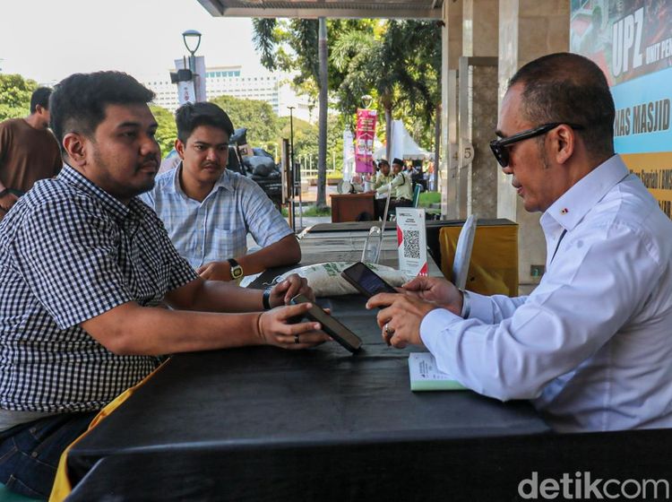 Layanan Zakat Fitrah di Masjid Istiqlal Mulai Ramai Didatangi Warga