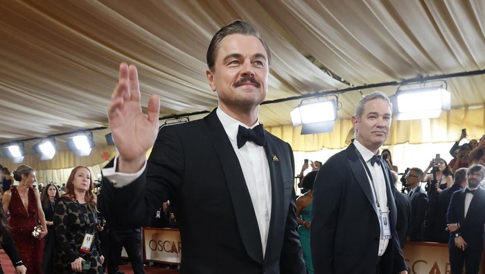 Leonardo DiCaprio walks down the red carpet during the Oscars arrivals at the 98th Academy Awards in Hollywood, Los Angeles, California, U.S., March 15, 2026.    REUTERS/Carlos Barria