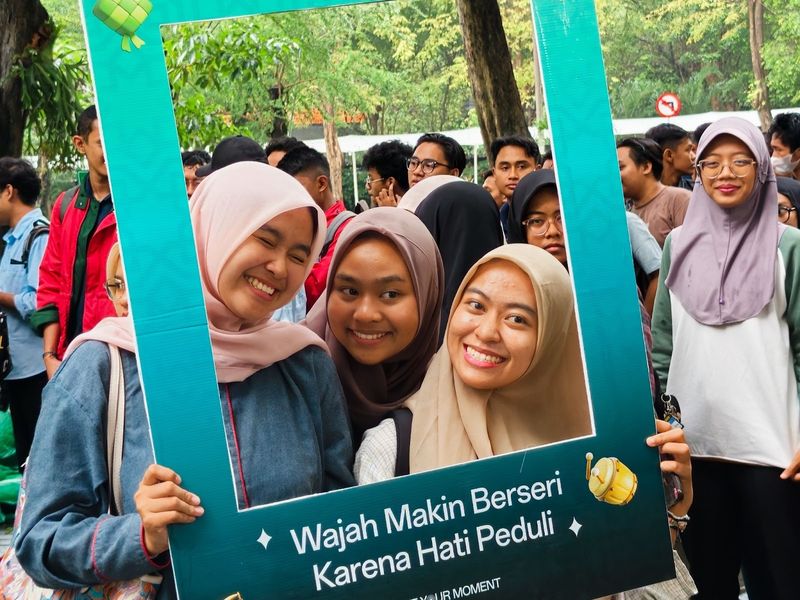 Make Your Moment, OPPO Bagi 60.000 Makanan ke Ojol-Mahasiswa Make Your Moment, OPPO Bagi 60.000 Makanan ke Ojol-Mahasiswa