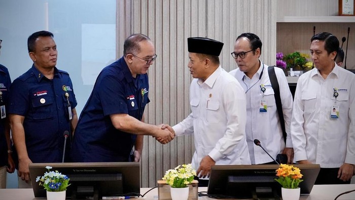 Menteri Koperasi (Menkop), Ferry Juliantono, mengunjungi kantor PT Agrinas Pangan Nusantara. (Dok istimewa).