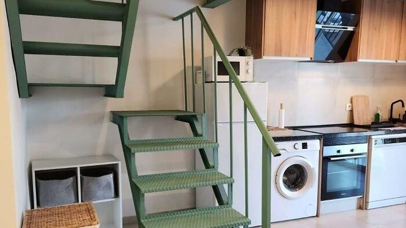 Beberapa orang mencoba menghadirkan desain bangunan unik, namun hasilnya justru membingungkan, dari tangga aneh hingga pintu yang tak menuju ke mana pun.