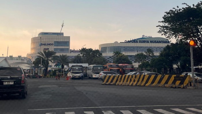 Penampakan sisi depan Terminal Penumpang di Gapura Surya Nusantara, Pelabuhan Tanjung Perak Surabaya