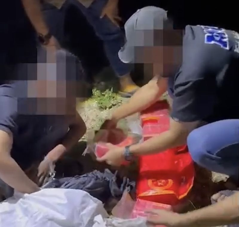 Pelaku saat ditangkap Ditresnarkoba Polda Sumut (dok. Ditresnarkoba Polda Sumut) Pelaku saat ditangkap Ditresnarkoba Polda Sumut (dok. Ditresnarkoba Polda Sumut)