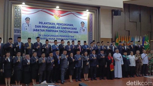 Pelantikan 35 pejabat eselon II Pemprov NTT di Kupang, Senin (16/3/2026).