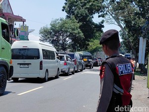 Video Kepadatan di Jalur Limbangan Garut pada H-3 Lebaran