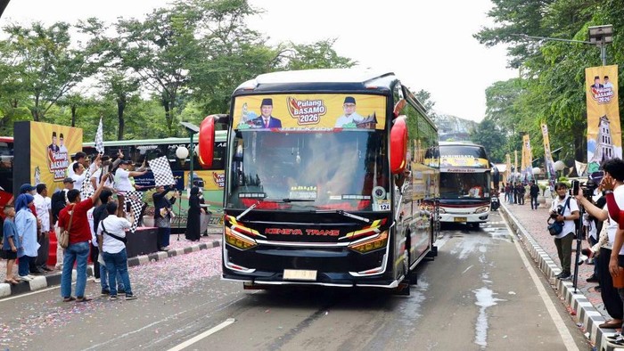 Pemudik Pulang Basamo Diberangkatkan di Sumbar